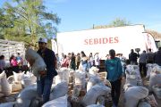 La SEBIDES visitó el Reparo de la Sidra, entregó despensas, tinacos y aparatos de movilidad a familias de comunidades indígenas y recorre el comedor juvenil en Choix