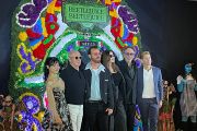 Beetlejuice "resucita" en México; Tim Burton y el elenco de la cinta visitan la CDMX