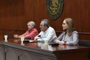 Diputadas y diputados atienden a grupos de manifestantes
