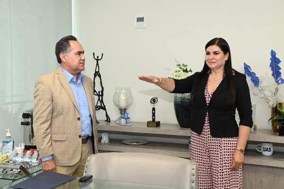 Rinde protesta Sofia Angulo Olivas en la Unidad de Bienestar Universitario.