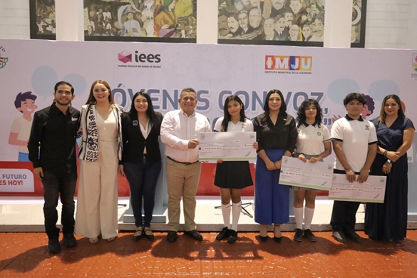 Entrega Alcalde de Navolato premios del primer concurso de debate juvenil