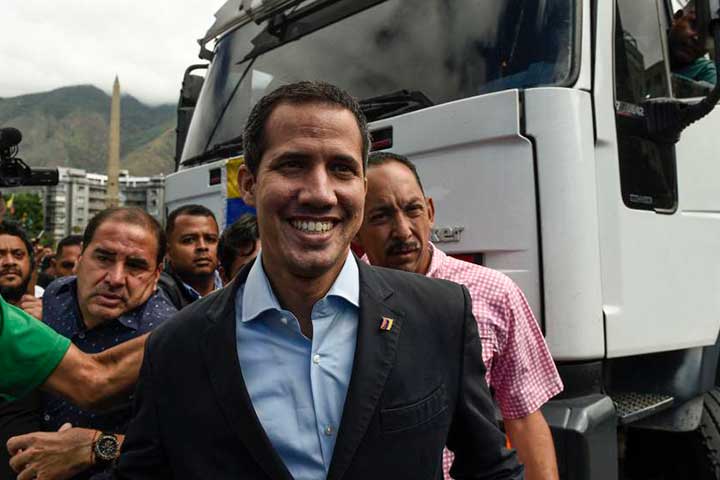 Guaidó ahonda su desafío a Maduro y viaja a la frontera para recibir las ayudas
