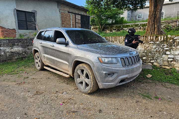 Camioneta asegurada con armamento